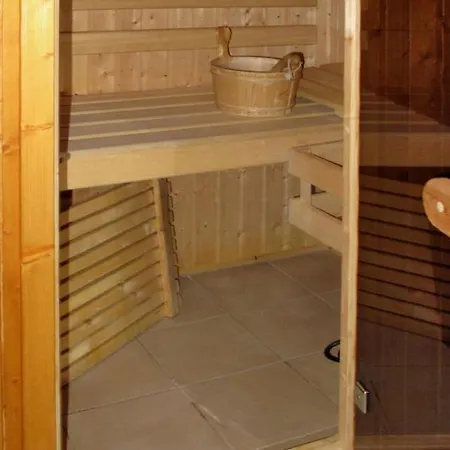 Дом отдыха Les Menuires Sleeps 8 Pool Wifi *