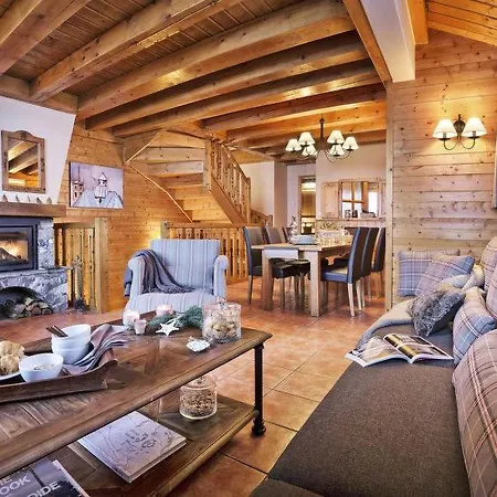 Дом отдыха Les Menuires Sleeps 8 Pool Wifi